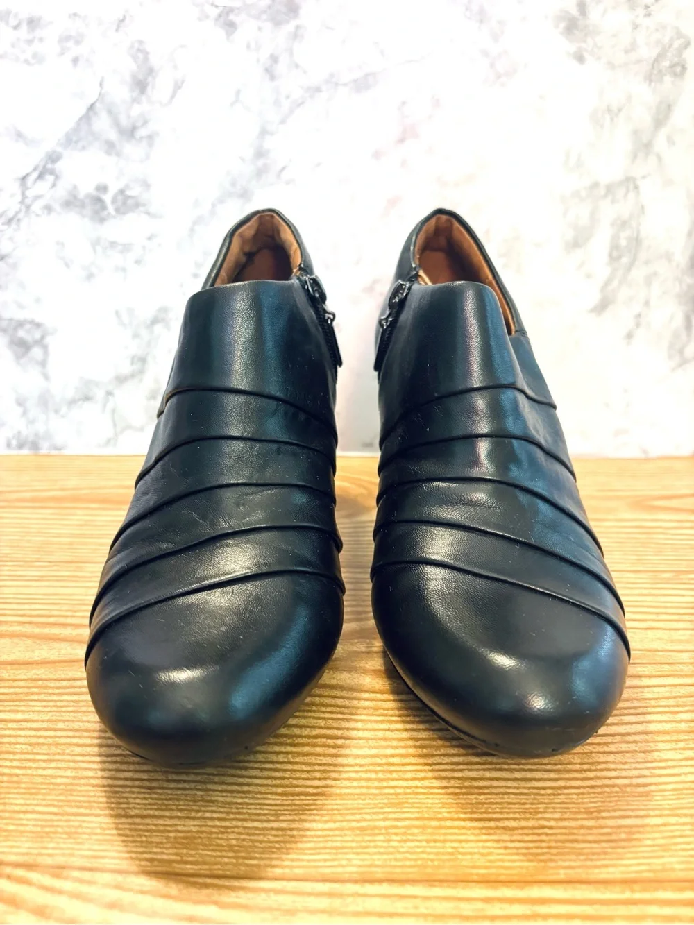 Clarks Artisan Ruched Heeled Ankle Booties Black Leather Size 8.5